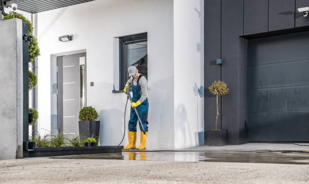 Best Pool Deck Cleaning  in Charleston, MS